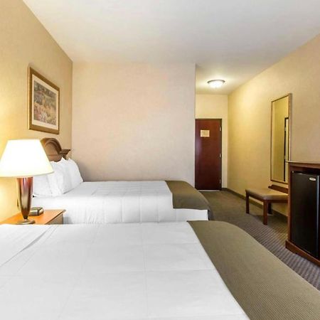 Oasis Inn And Suites 29 Palms Hotel Joshua Tree National Park Туэнтинайн-Палмс Экстерьер фото
