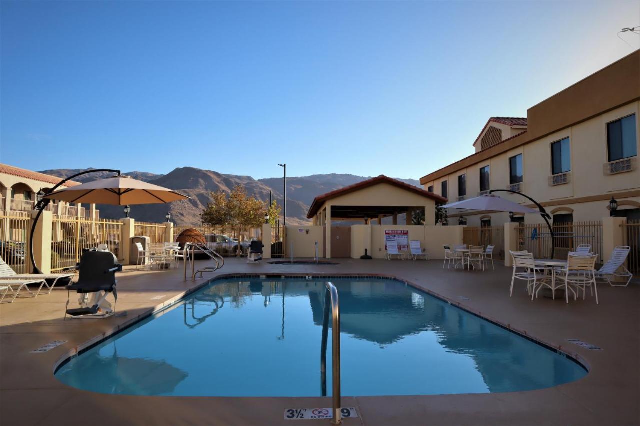 Oasis Inn And Suites 29 Palms Hotel Joshua Tree National Park Туэнтинайн-Палмс Экстерьер фото