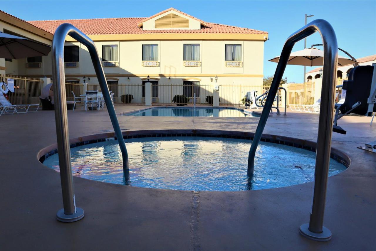 Oasis Inn And Suites 29 Palms Hotel Joshua Tree National Park Туэнтинайн-Палмс Экстерьер фото