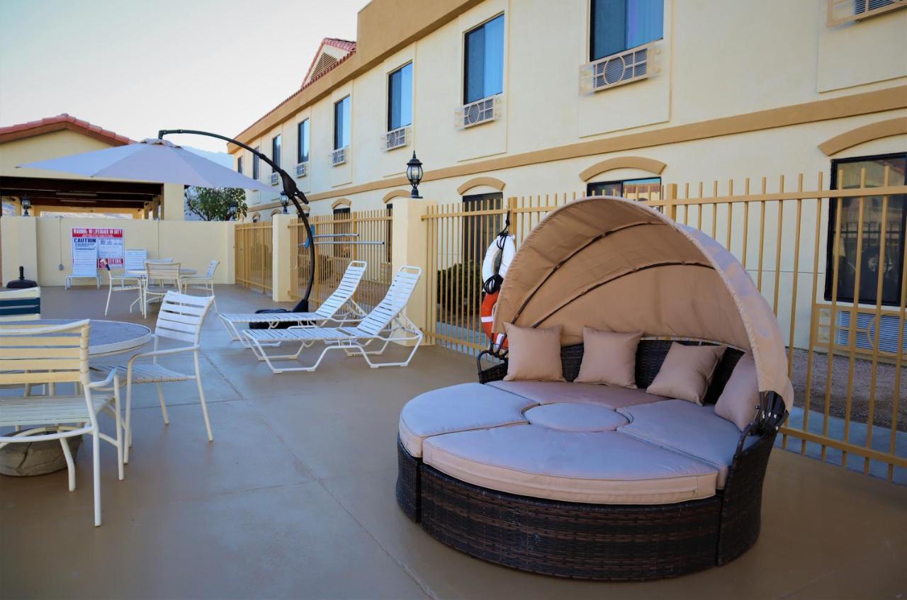 Oasis Inn And Suites 29 Palms Hotel Joshua Tree National Park Туэнтинайн-Палмс Экстерьер фото