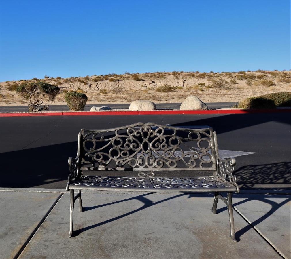 Oasis Inn And Suites 29 Palms Hotel Joshua Tree National Park Туэнтинайн-Палмс Экстерьер фото