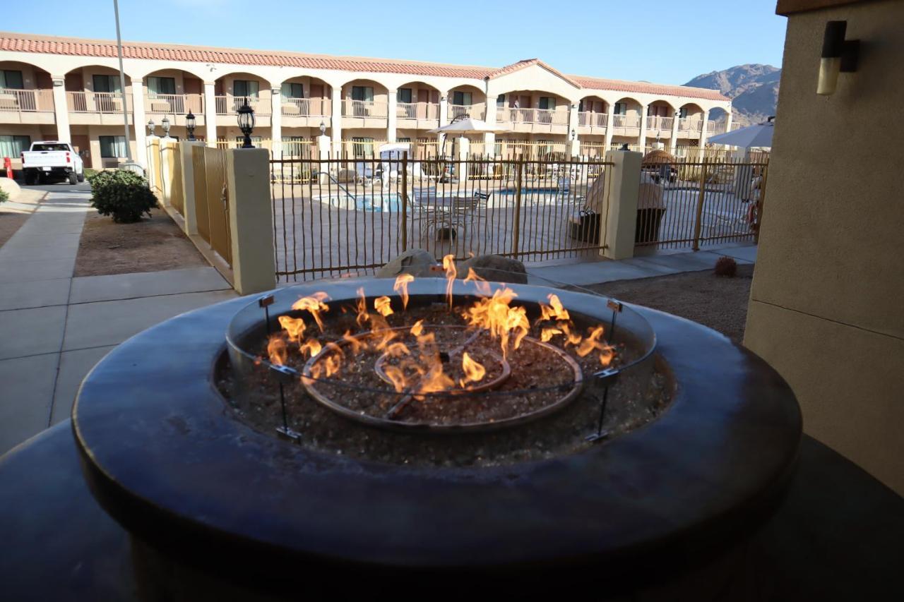 Oasis Inn And Suites 29 Palms Hotel Joshua Tree National Park Туэнтинайн-Палмс Экстерьер фото