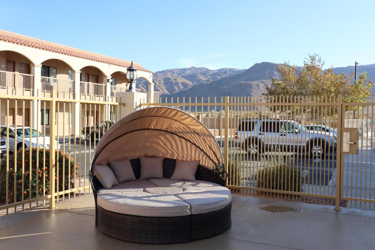 Oasis Inn And Suites 29 Palms Hotel Joshua Tree National Park Туэнтинайн-Палмс Экстерьер фото