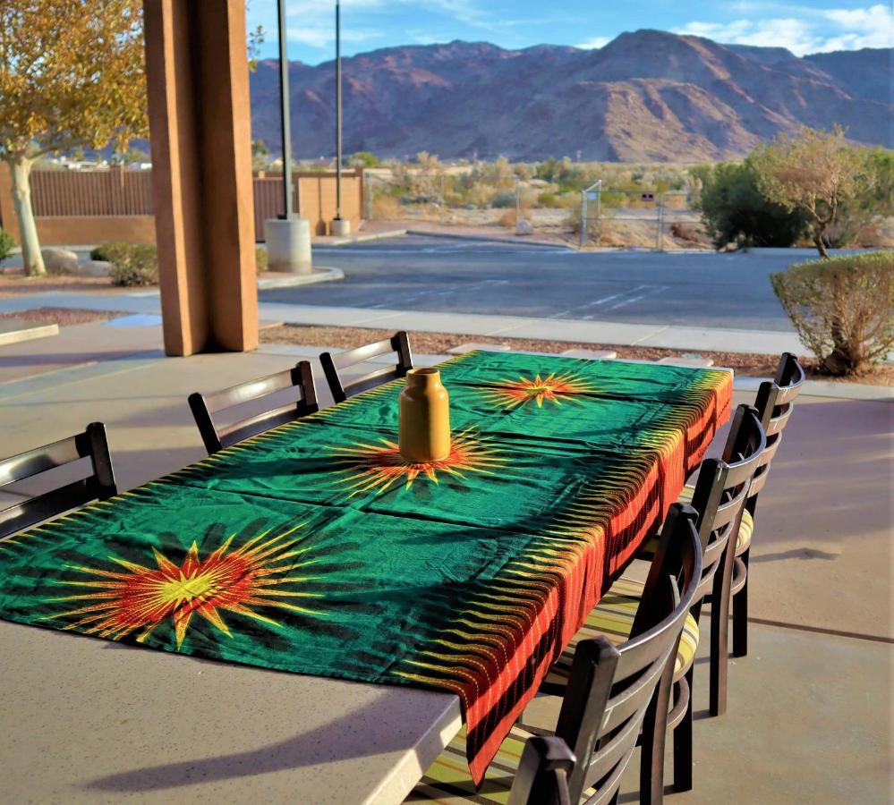 Oasis Inn And Suites 29 Palms Hotel Joshua Tree National Park Туэнтинайн-Палмс Экстерьер фото