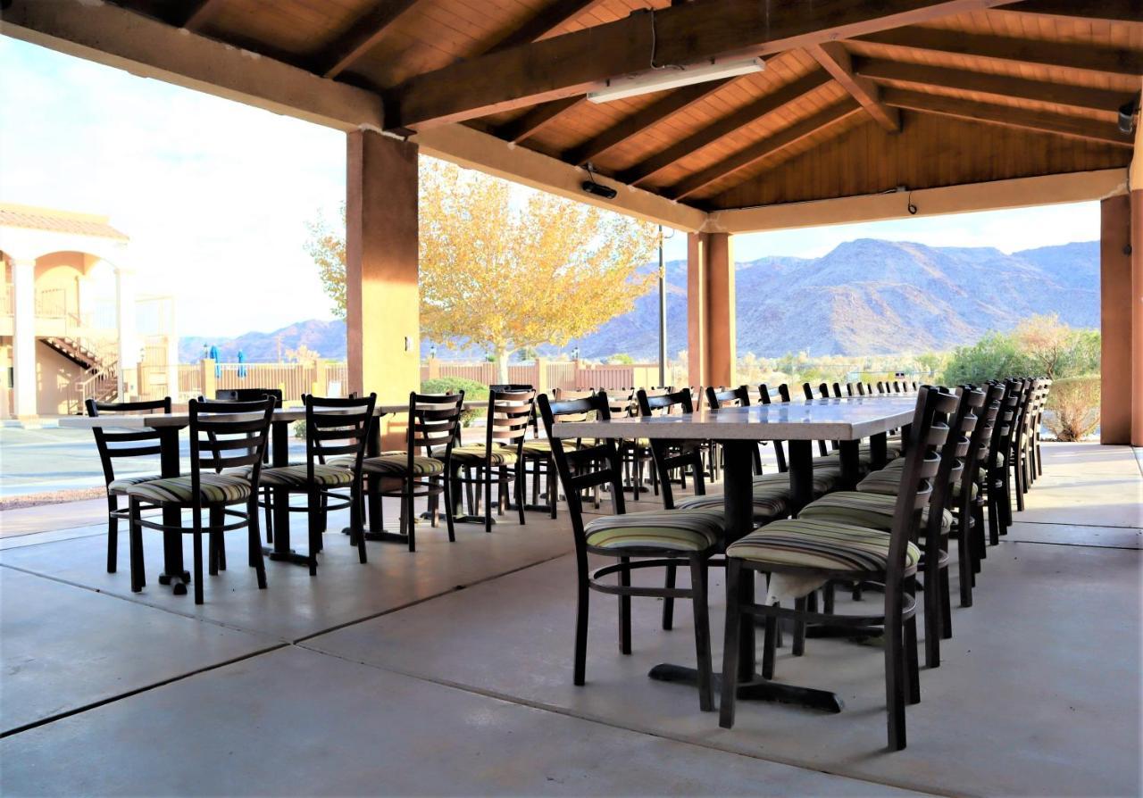 Oasis Inn And Suites 29 Palms Hotel Joshua Tree National Park Туэнтинайн-Палмс Экстерьер фото